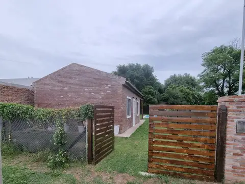 VENTA Casa en  calle 24 y calle 44 - Los Pinos 2 - Álvarez