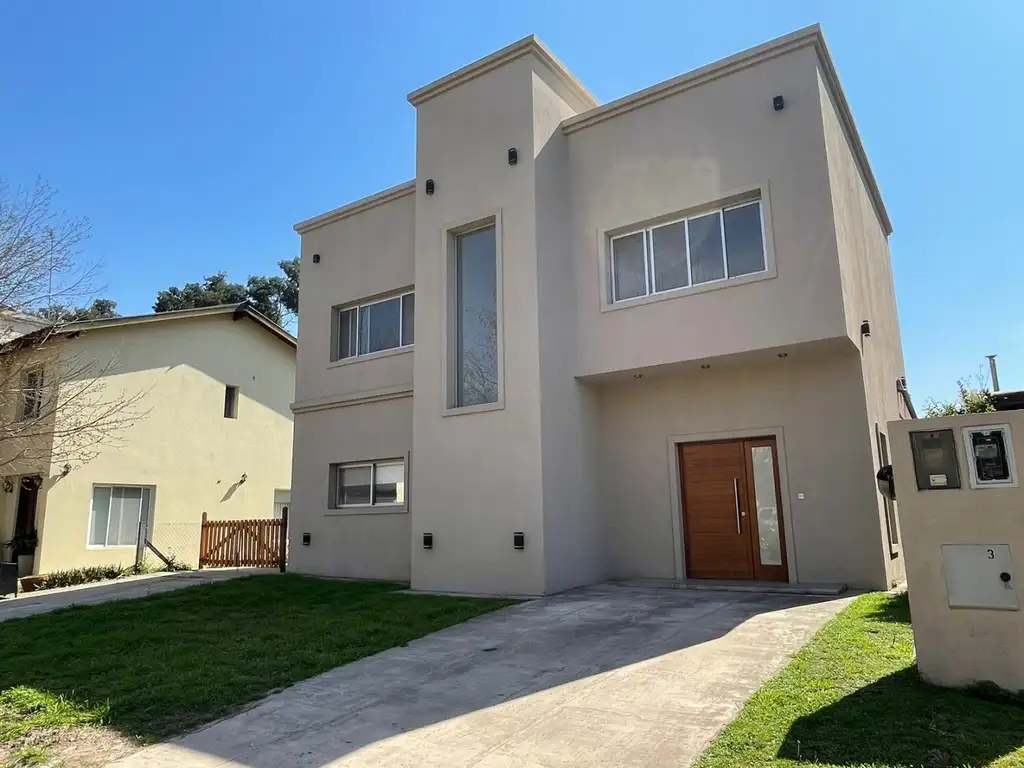 alquilo casa en Barrio cerrado