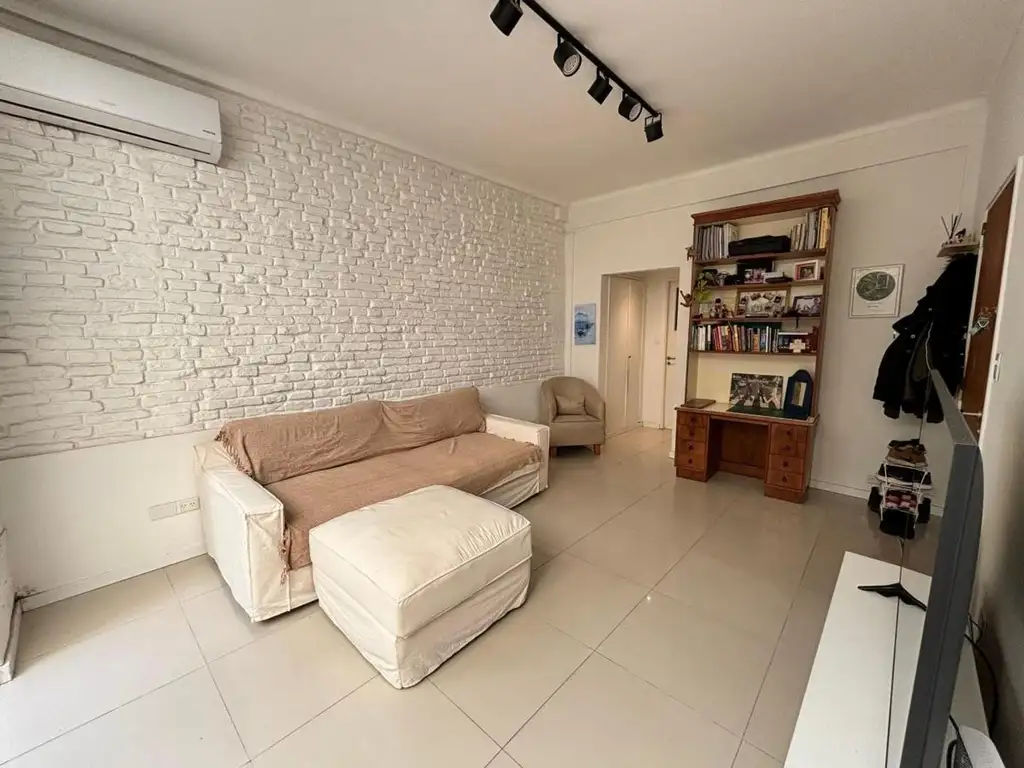 VENTA DOS AMB EN BELGRANO CON PATIO HERMOSO Y BAJAS EXPENSAS