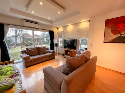 Casa en Venta - 4 dormitorios - USD 300.000