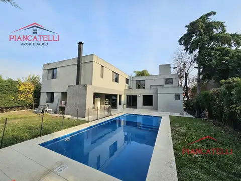 VENTA DE CASA EN BARRIO SAN PATRICIO ESTILO RACIONALISTA