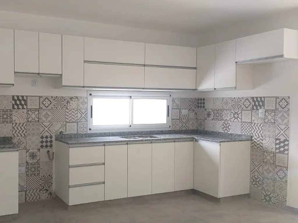 CASA EN VENTA EN TIERRA DE SUEÑOS 3 DE 2 DORMITORIOS.