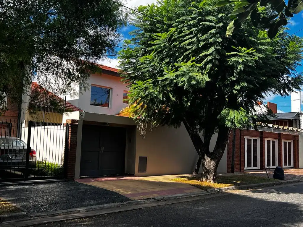 Casa en Venta en La Plata [Cod: ]