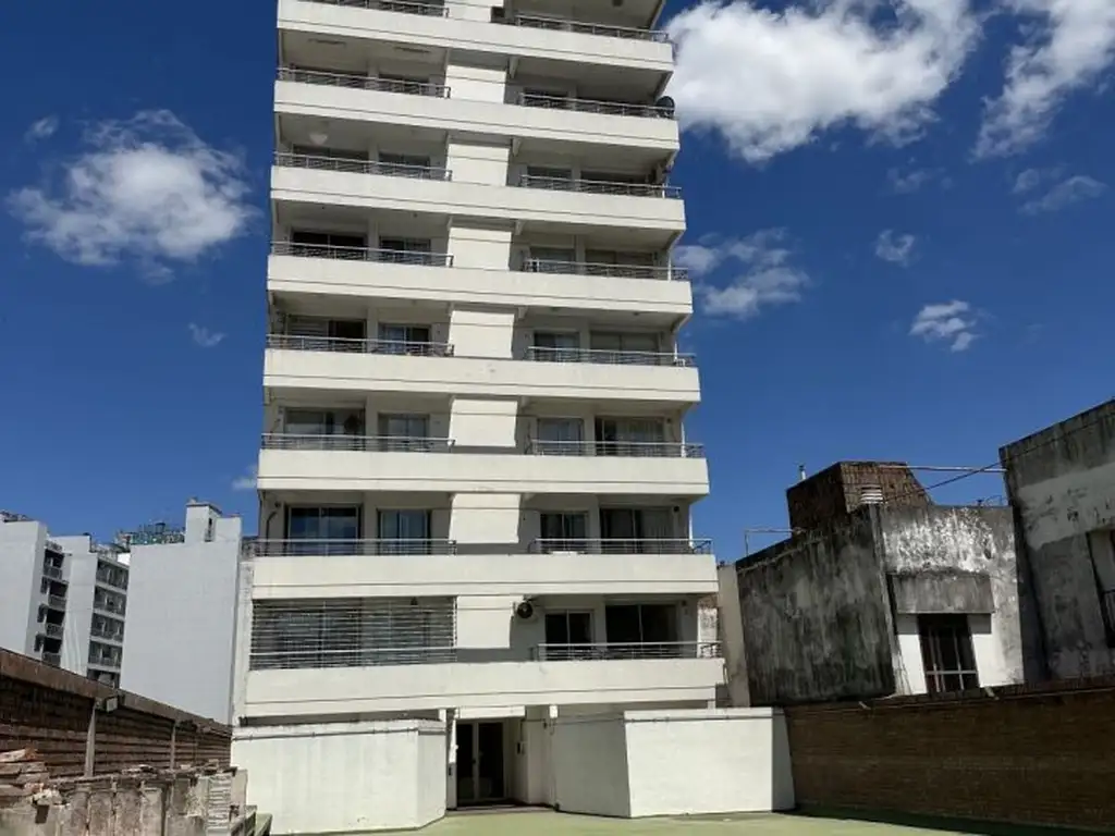 Venta departamento OPORTUNIDAD ! 1 dormitorio Balcarce 1155 piso 2 con patio opcion cochera