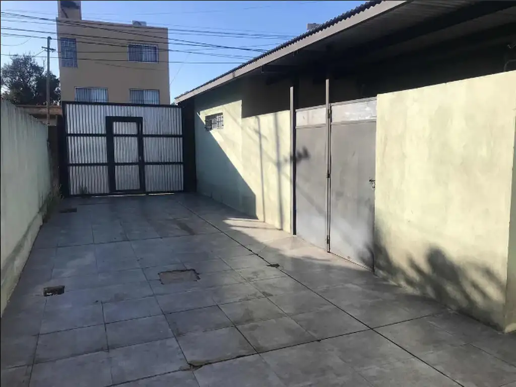 DEPOSITO CON OFICINA O VIVIENDA EN ITUZAINGO NORTE (3108)