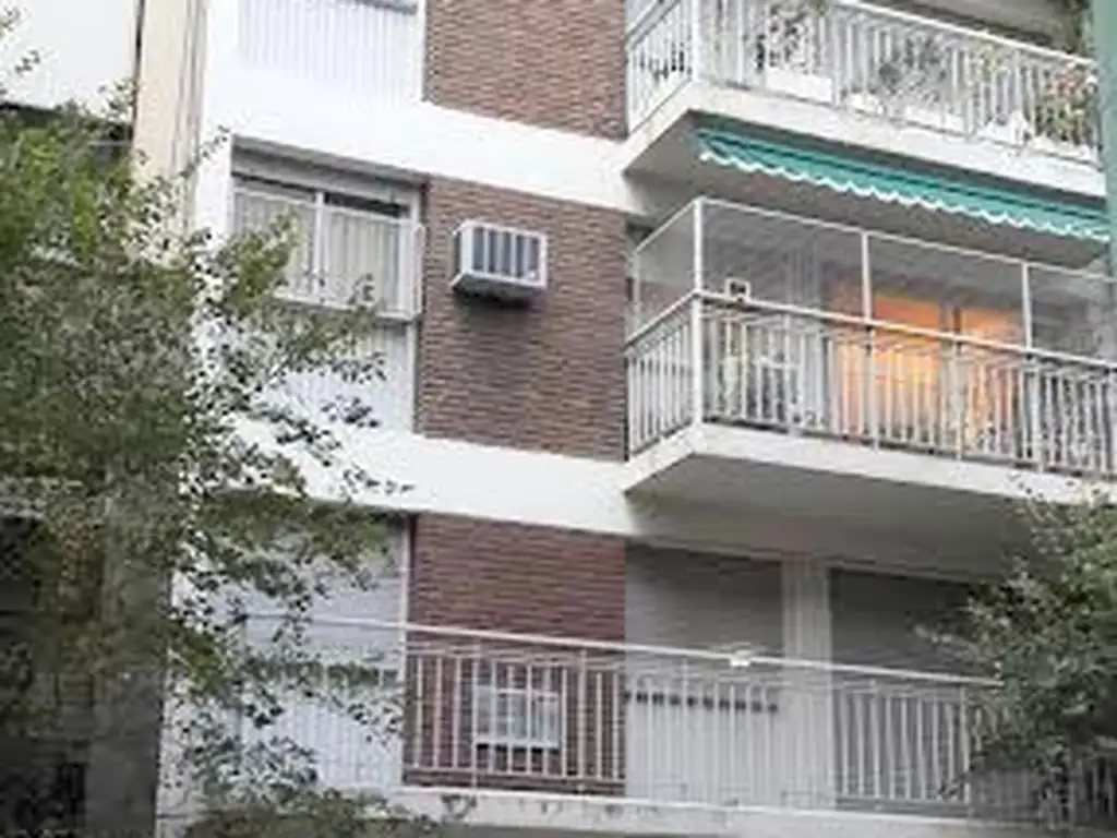 a 50 mts PARQUE RIVADAVIA, 2 AMB, SUPER LUMINOSO, COCINA y LAVAD INDEP, AMPLIO DORM c/ A.A.