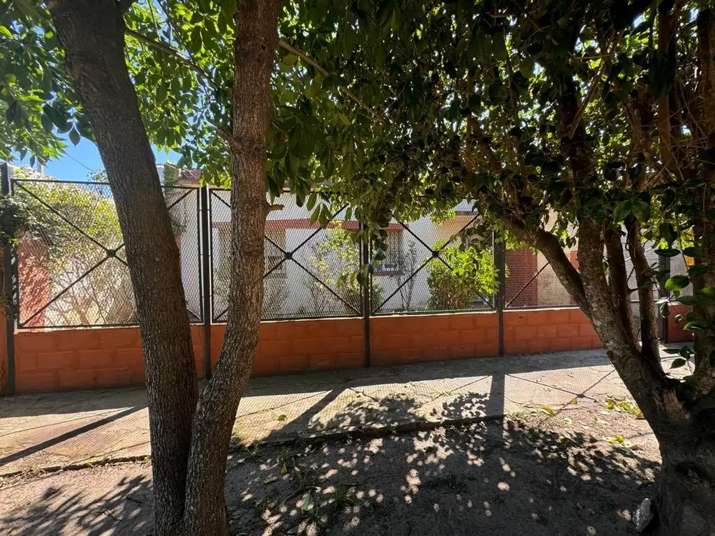 VENTA CASA BARRIO LOS ALAMOS 4 AMB. GLEW