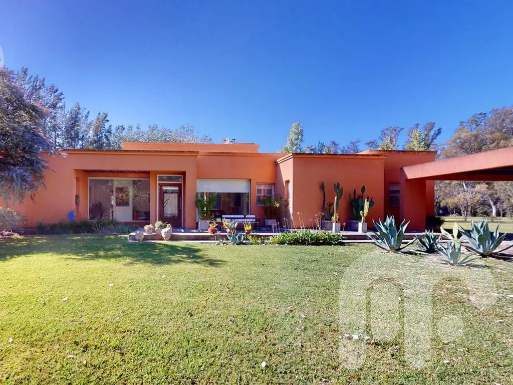 VENTA CASA 4 DORMITORIOS EN CAMPOS DE ROCA