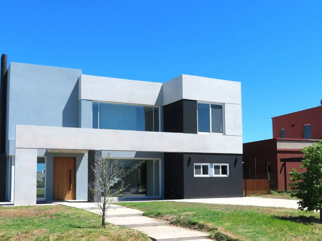 Venta Moderna Casa Estrenar al Golf Pileta Cantón