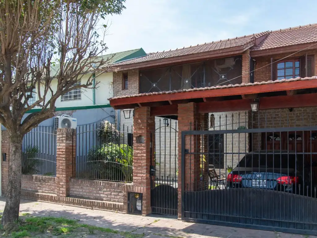 VENTA CASA EN GUTIERREZ 4 AMBIENTES