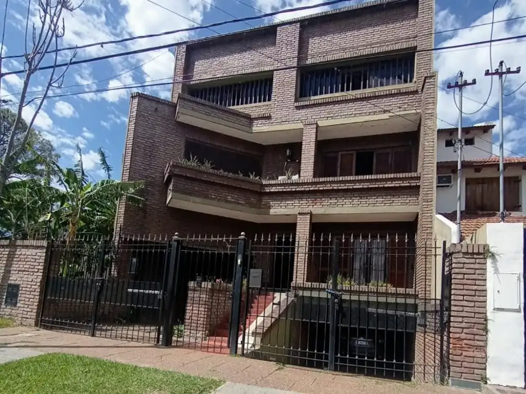 CASA DE GRANDES DIMENSIONES EN GUADALUPE