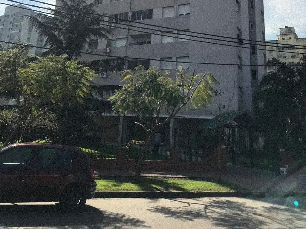 OPORTUNIDAD DEPARTAMENTO 3 AMB. EN EDIFICIO 54  C/COCHERA CUBIERTA. - ESCUCHO OFERTA