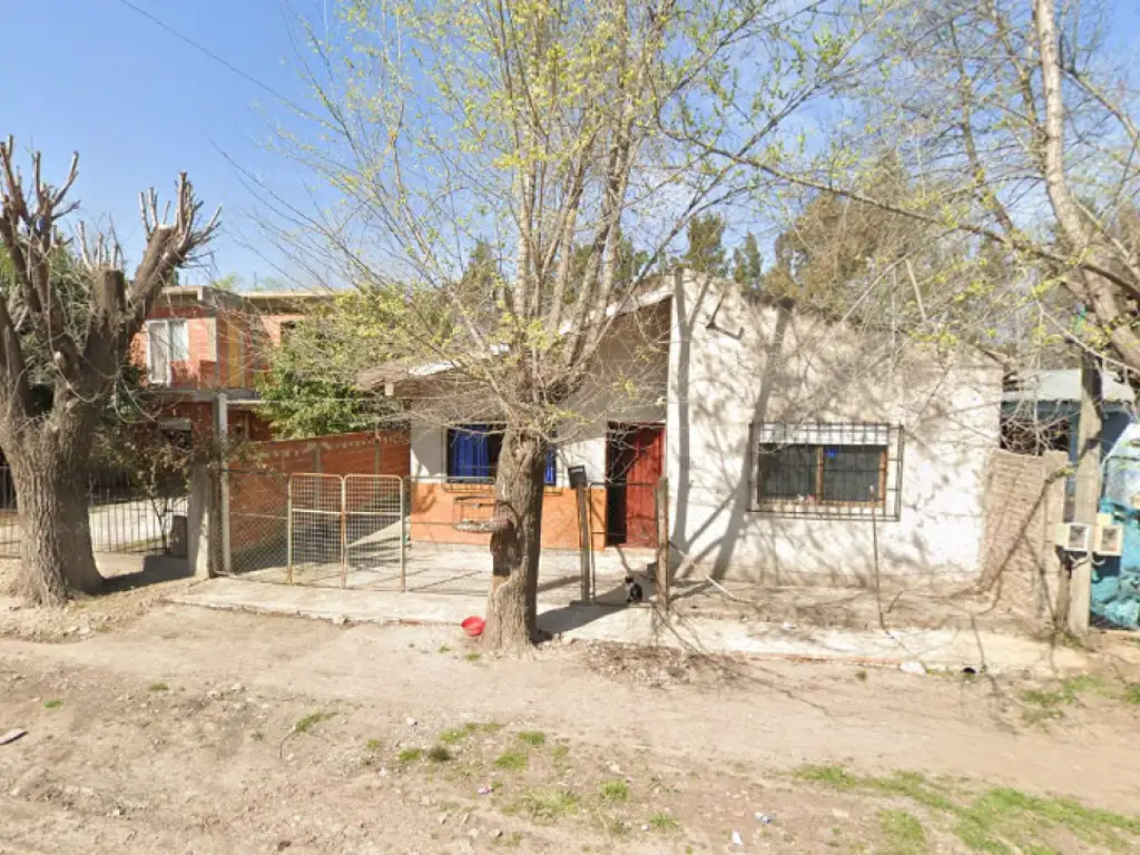 CASA + 2 DEPTOS OPORTUNIDAD