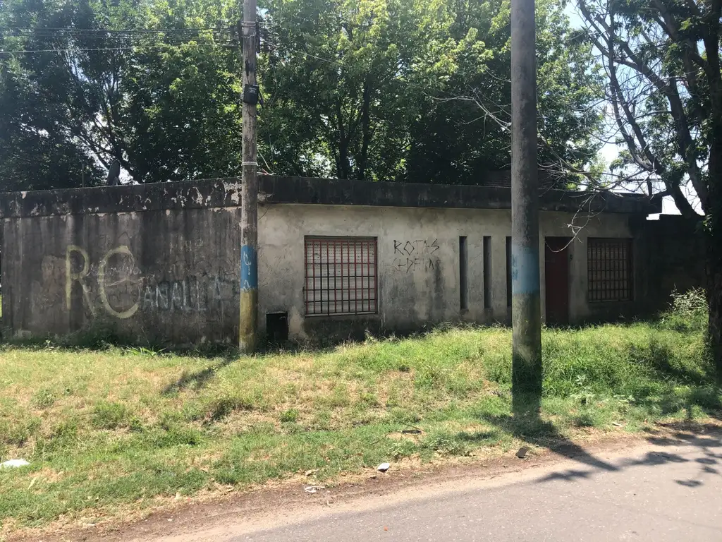 IMPORTANTE TERRENO ESQUINA CRESPO Y URUGUAY CON VIVIENDA