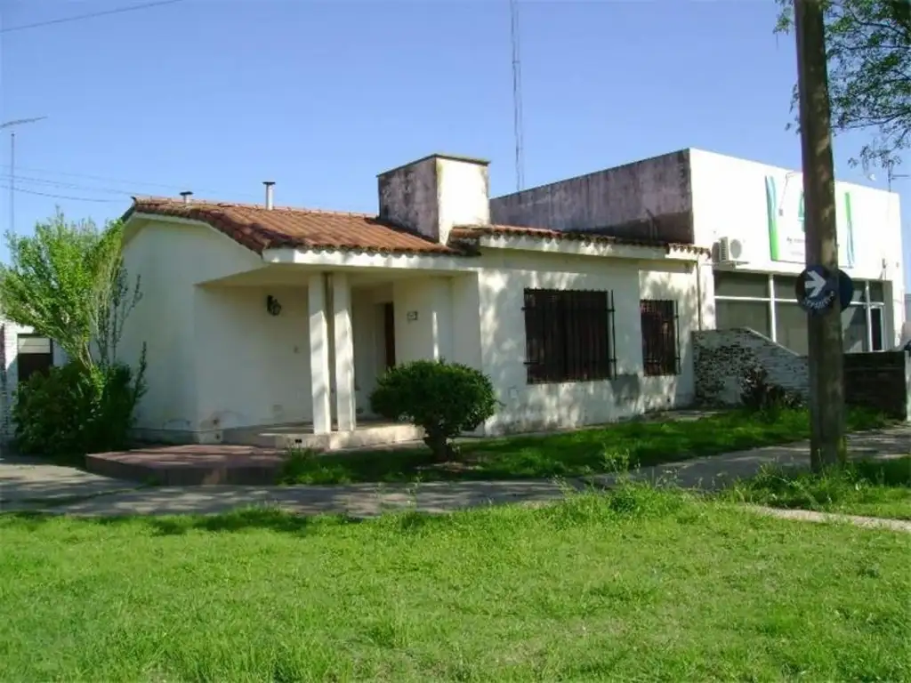 Venta Casa Sobre Avda.Falucho (Ruta 13).Salon.Patio.cons