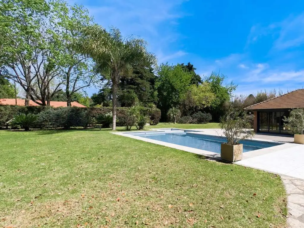 Venta Casa Country San Carlos 600 m² - 2 Lotes 1900 m² - Pileta Cocheras Parrilla