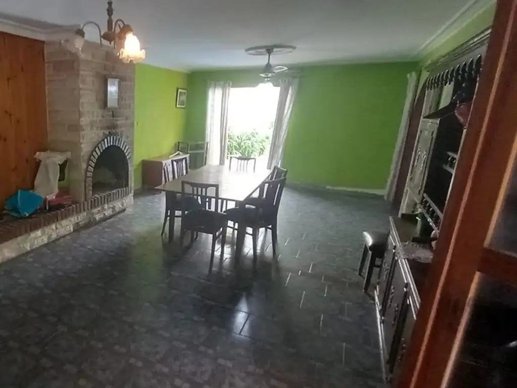 "Casa en Barrio San Martín con patio y cochera "