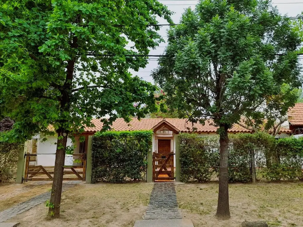 CASA EN VENTA BARRIO WILL RI CHACRAS DE CORIA