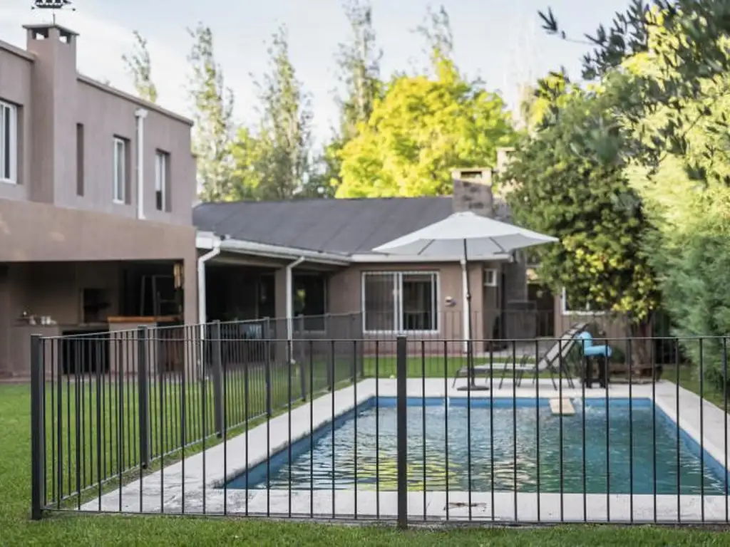 Casa en venta en Barrio Cerrado Roble Joven con financiación.