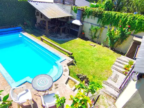 Venta Casa 4 amb. Reciclada con Jardín, Pileta, Quincho y Playroom 
