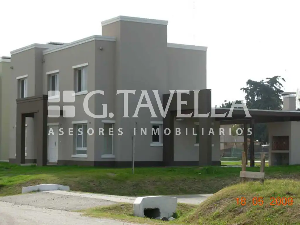 Venta casa 4 Amb. barrio privado Altos del Sol, Ituzaingo