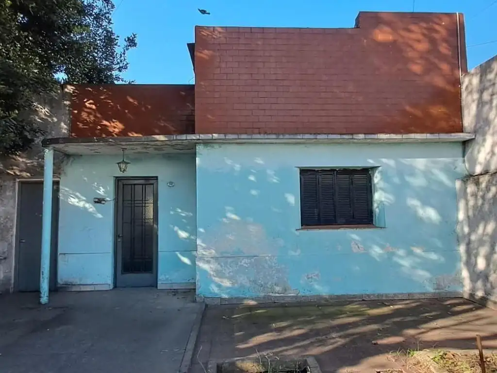 CASA EN LOTE PROPIO - IDEAL DESTINO COMERCIAL