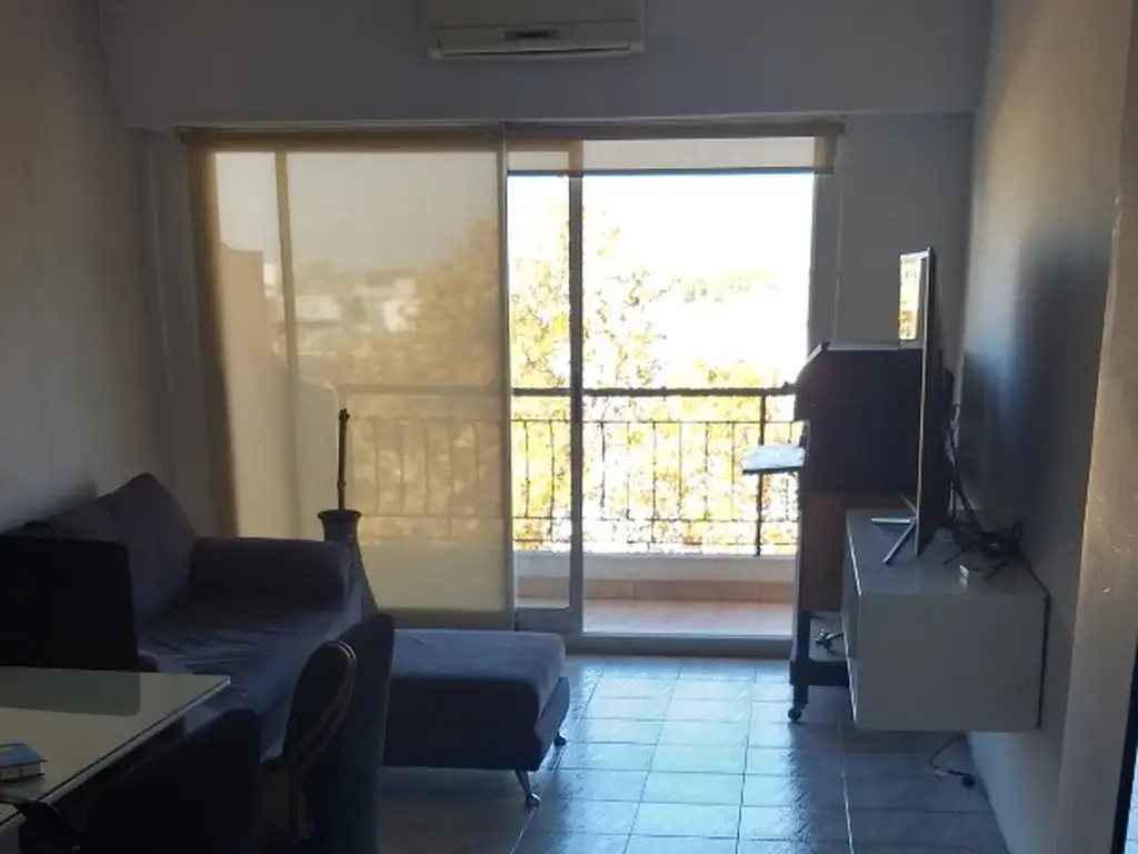 SAN MARTIN CENTRO, VENDE O PERMUTA DPTO 4 AMB AL FRENTE  CON BALCON Y COCHERA