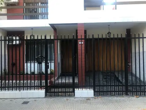 VILLA DEL PARQUE - EXCELENTE CASA 5 AMB ! GJE 2 AUTOS-PATIO-FONDO PARRILLA-TZA