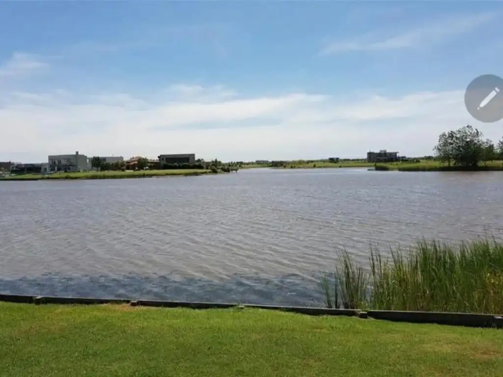 Barrio El Cantón, Lote al agua.