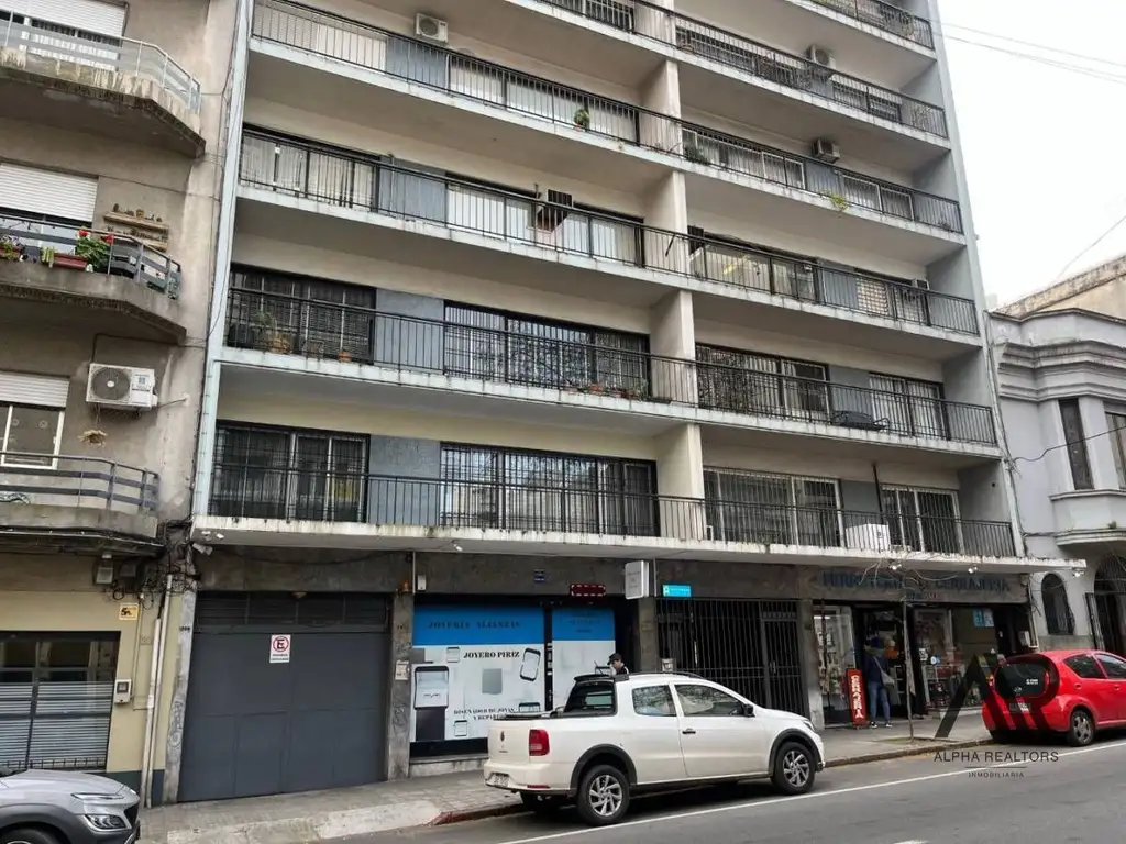 Venta Apartamento 3 Dormitorios En Centro Ultimo Piso (piso 9)