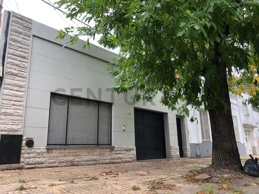 Venta Casa 50 años 2 dormitorios, 1 cochera, 140m2, Calle 64 (115 Y 116