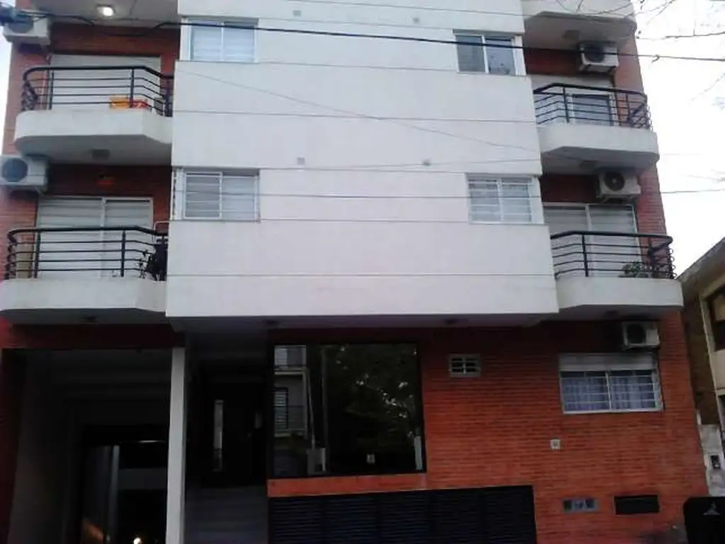 VENTA DEPTO. 2 AMBIENTES CON DOS PATIOS