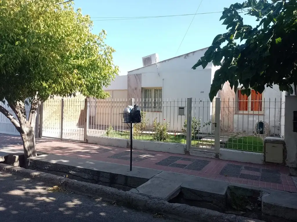 CASA VENTA MUY COMODA-BO. JARDIN LUZURIAGA-MAIPU