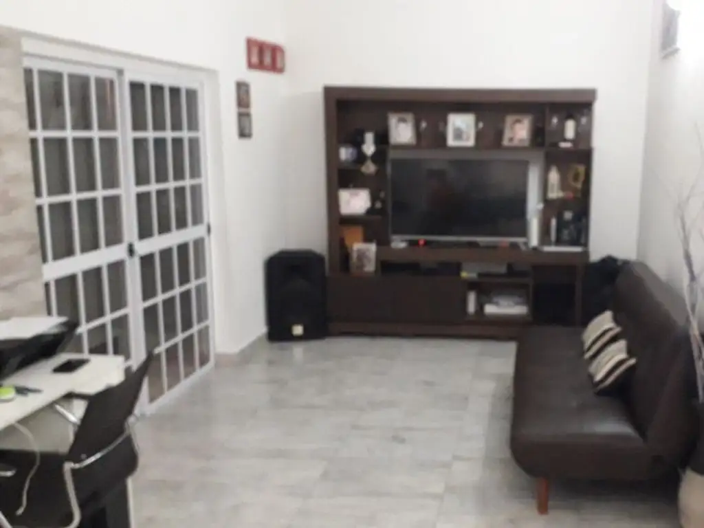 VENTA / PERMUTA - CASA PH DE 3 AMBIENTES  - MORON CENTRO - NUEVO PRECIO