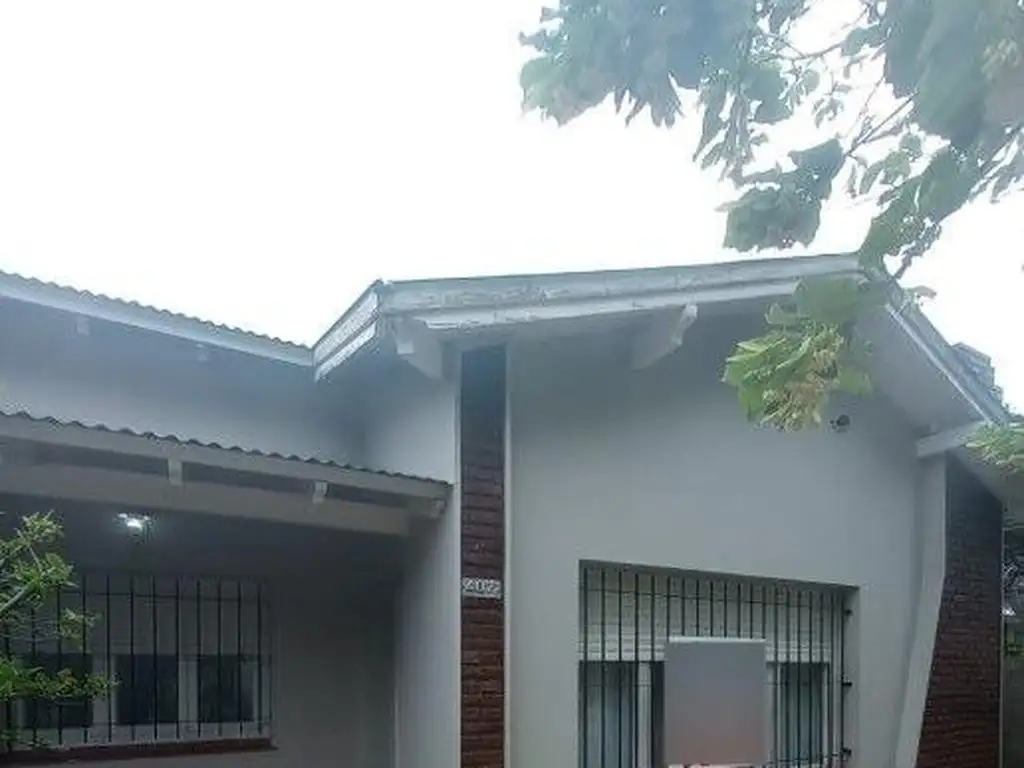 Casa en venta - 2 Dormitorios 1 Baño - 176Mts2 - Plátanos