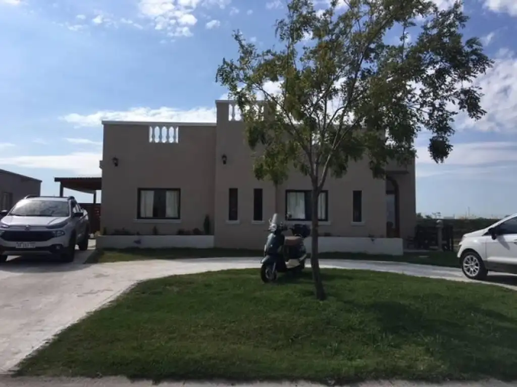 CASA EN VENTA Y ALQUILER AL AGUA EL CANTON GOLF- MAROTO PROPIEDADES