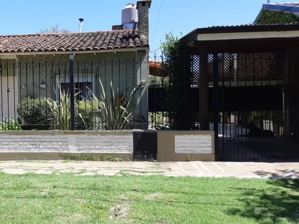 Chalet en  Bella Vista, con amplio terreno