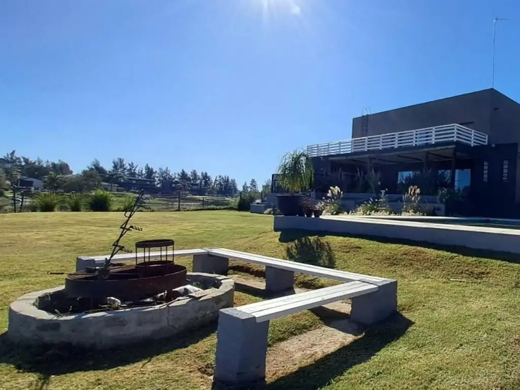 Casa en venta El Cazal 4 Dormitorios a la laguna