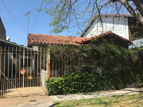 MUY INTERESANTE CHALET EN UNA PLANTA PARA REFACCIONAR | LINDO JARDÍN | GRAN POTENCIAL