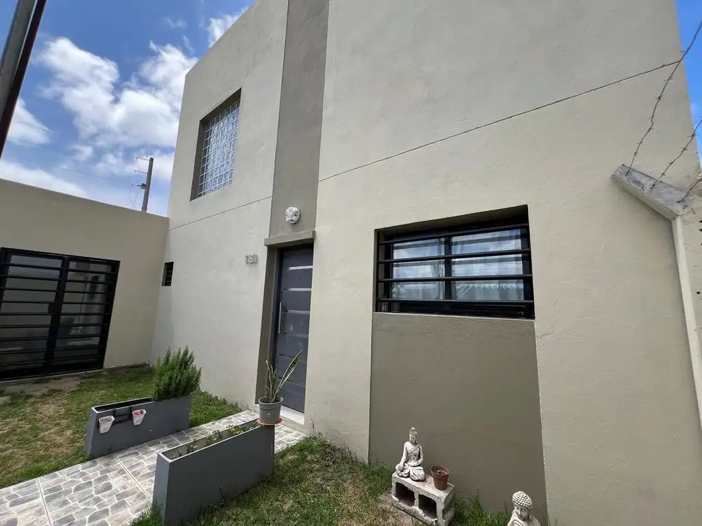 CASA EN VENTA BARRIO AEROPUERTO 2 DORMITORIOS