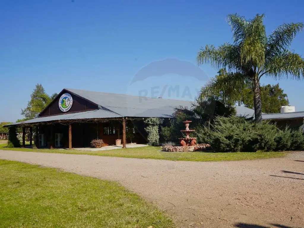 Vendo Salón de Fiesta y Granja Turística en Pando