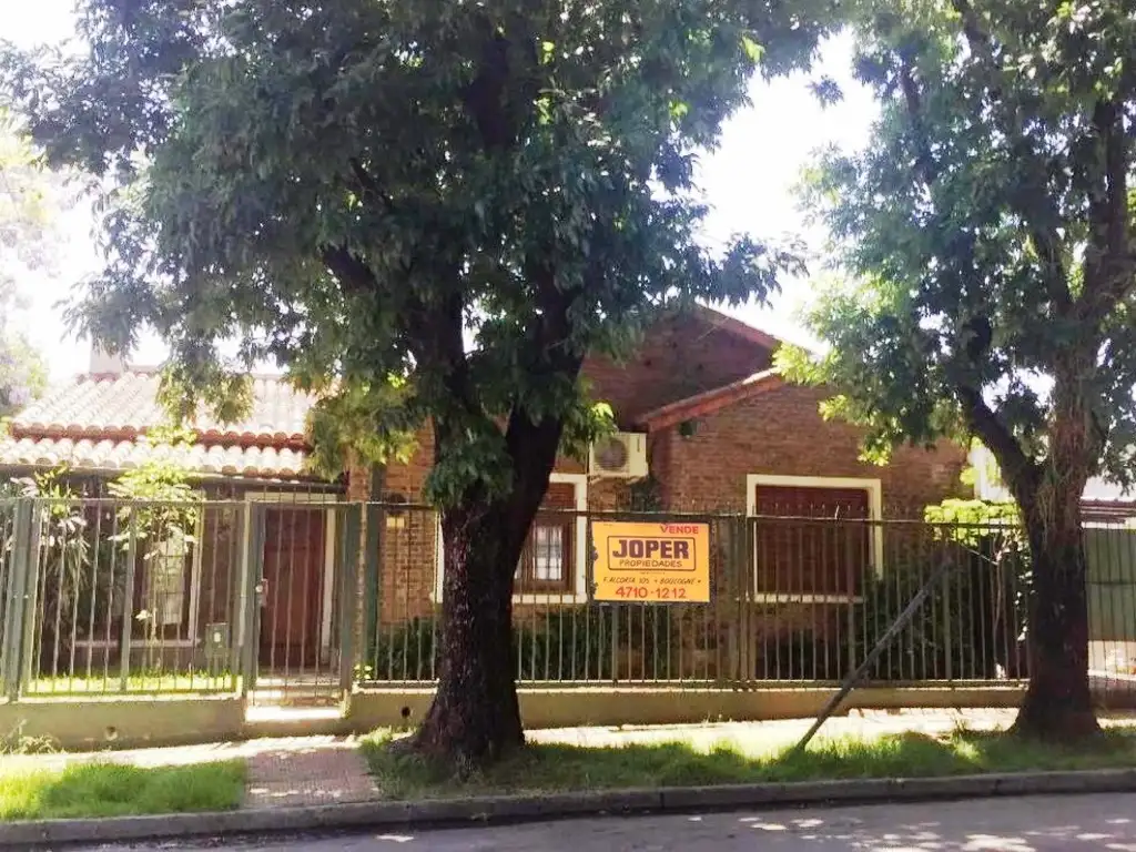 CHALET EN ESQUINA EN BARRIO MALVINAS