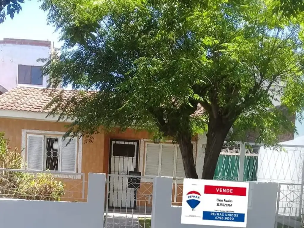 VENTA CASA TRES AMBIENTES EN VILLA BALLESTER