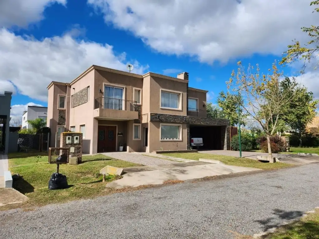 VENTA CASA BARRIO CERRADO LAGUNA AZUL