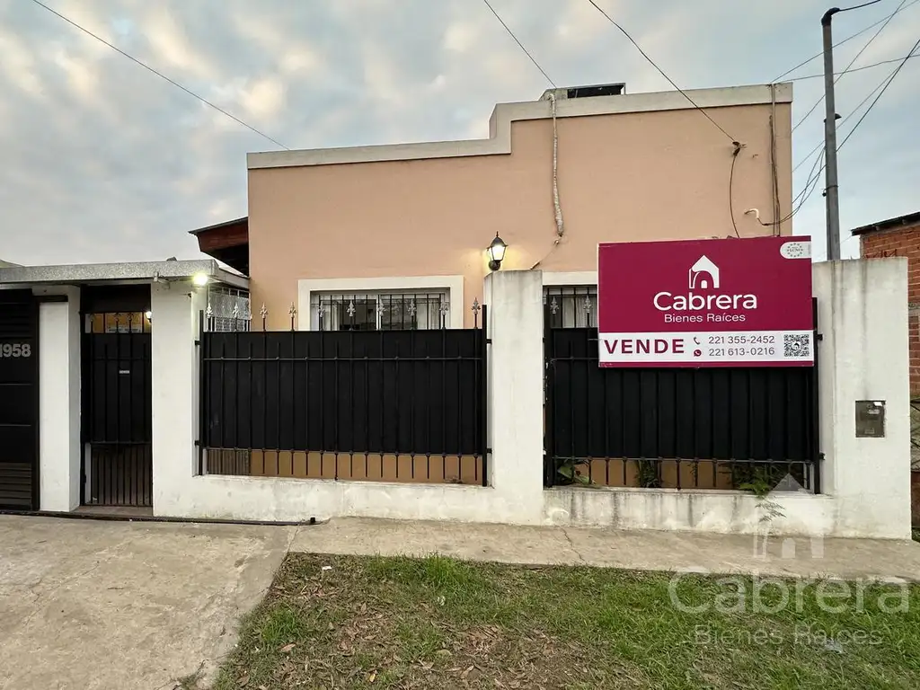 Venta Casa 20 años 2 dormitorios, 1 cochera, 90m2, 141 E/ 72 Y 73, Los