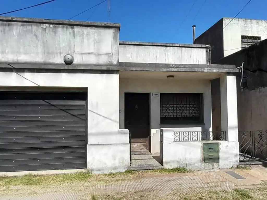 Casa sobre LOTE de 370 M2  Aguapey 2900 Lanus E