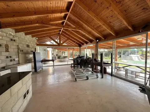 Venta CASA QUINTA con quincho y pileta