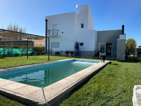 Casa en VENTA de 3 dorm. barrio Bodega Sol del Valle, Gral. Roca