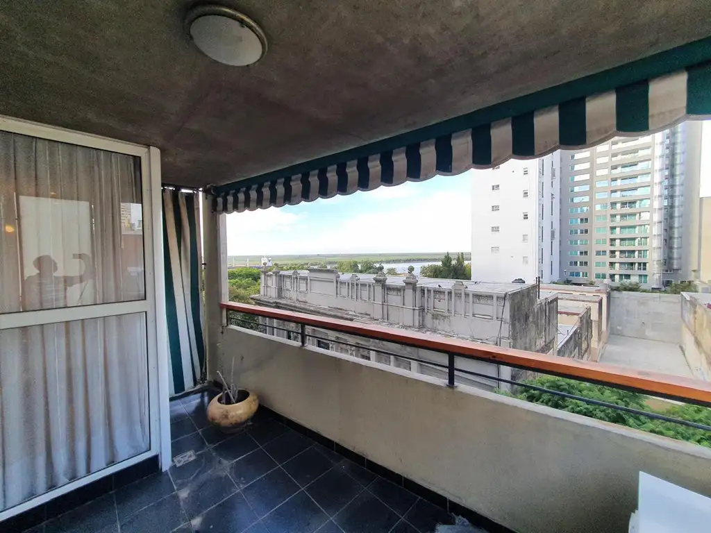 Departamento en  VENTA 3 domitorios Piso Exclusivo con cochera y Vista parcial al río