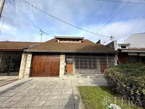 Venta de Casa 3 ambientes  en Bernal Oeste